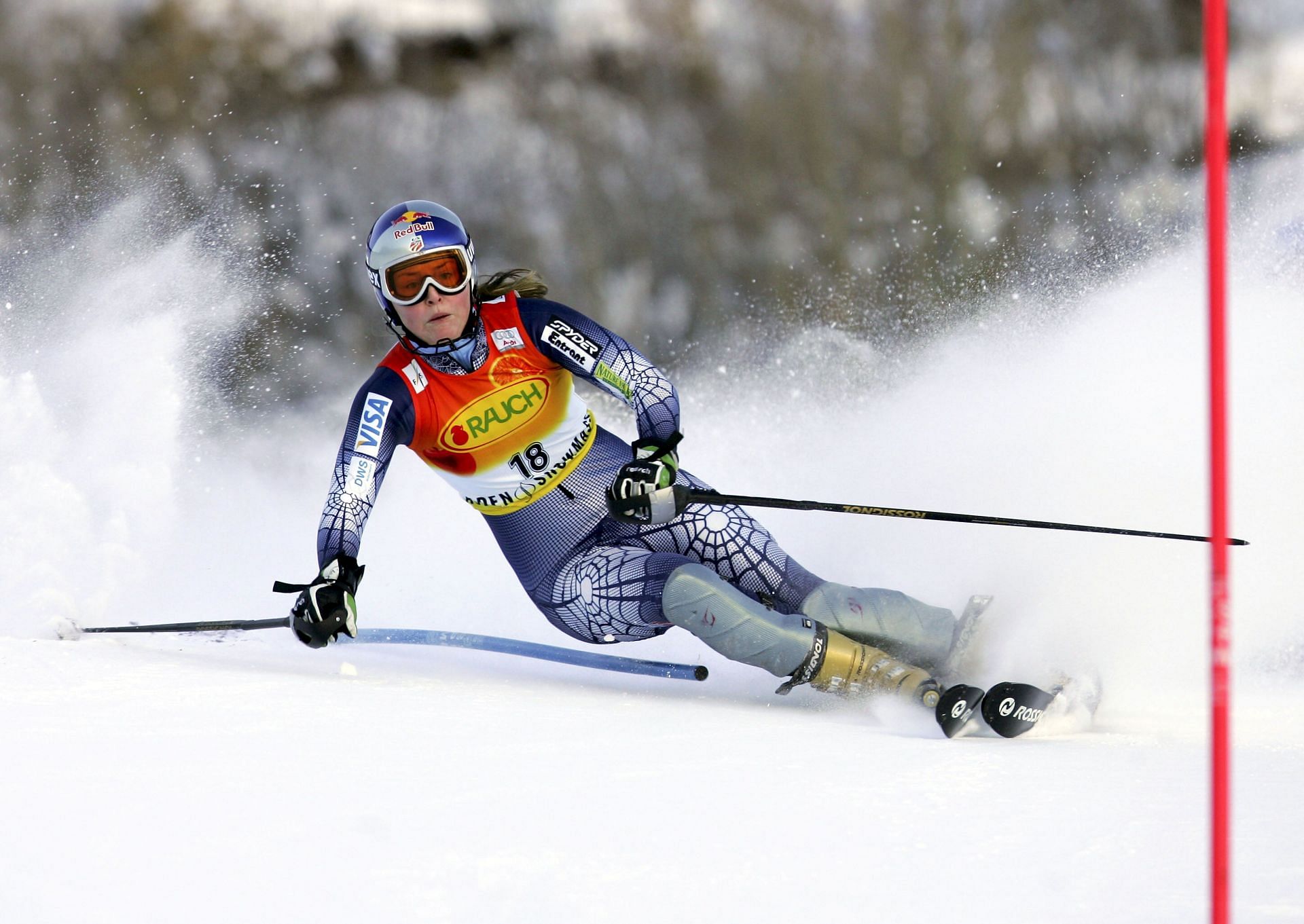 Lindsey Vonn skiing