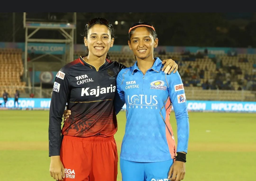 Smriti Mandhana and Harmanpreet Kaur posing at the toss 