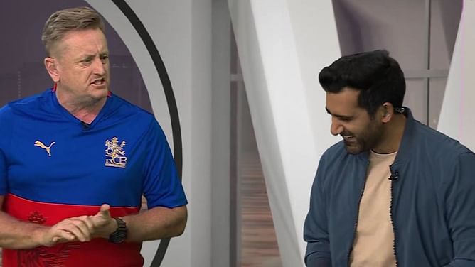 "Never!!!!" - Scott Styris reacts to wearing RCB jersey during RCB vs KKR game in IPL 2024 after losing bet to AB de Villiers