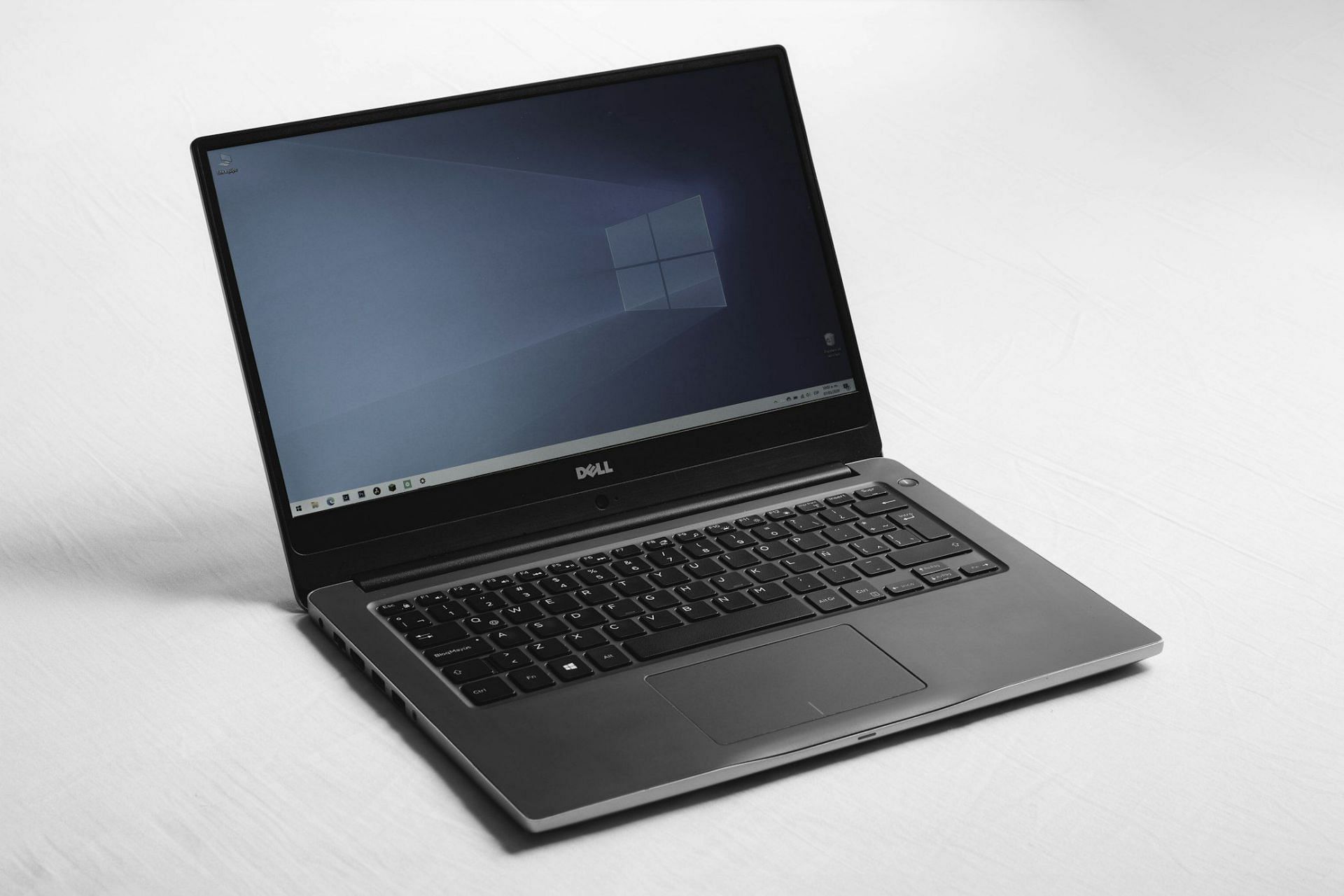 Dell Inspiron laptops are versatile and capable of gaming (Image via Unsplash/@eroneko11) 