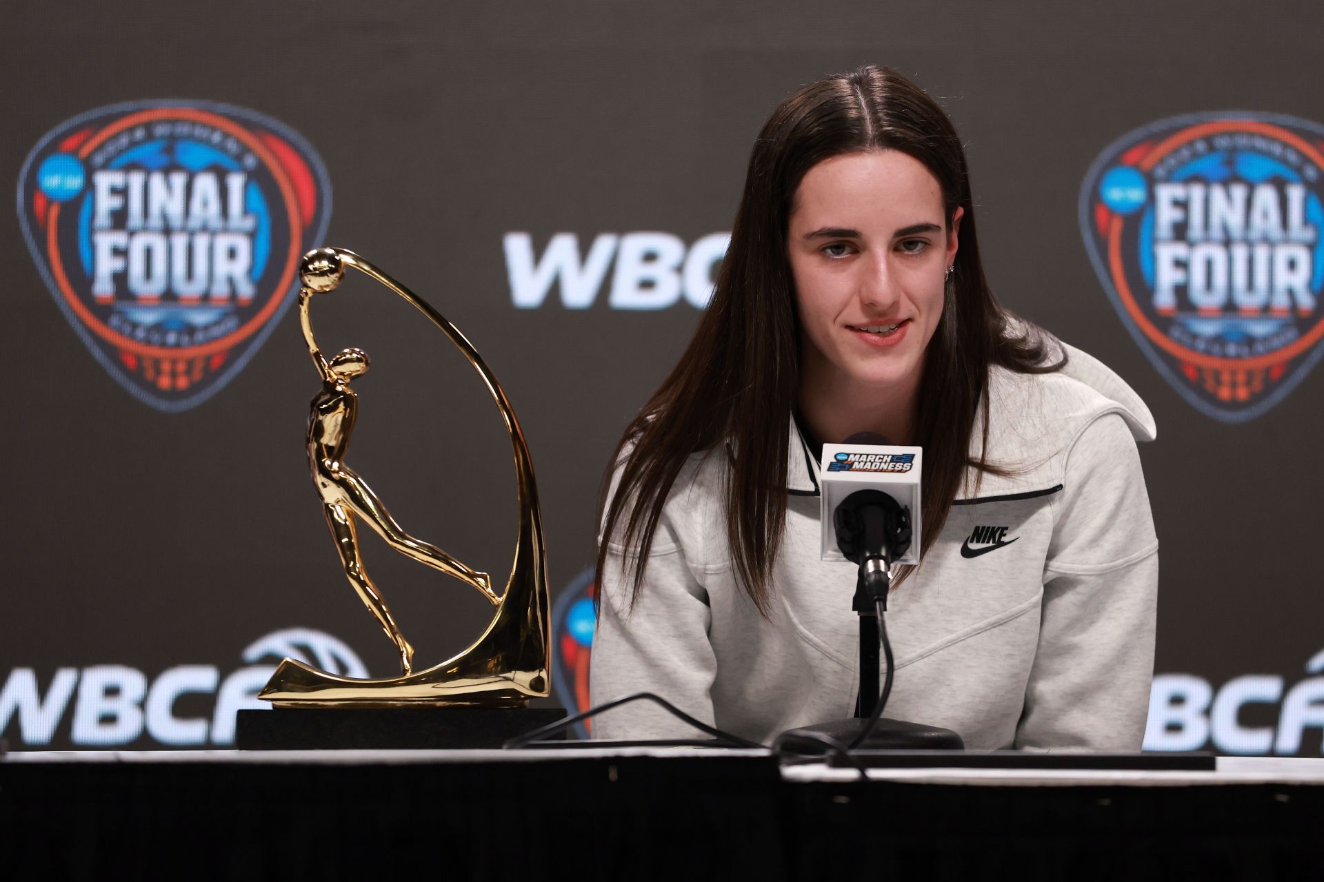 Iowa Hawkeyes guard Caitlin Clark