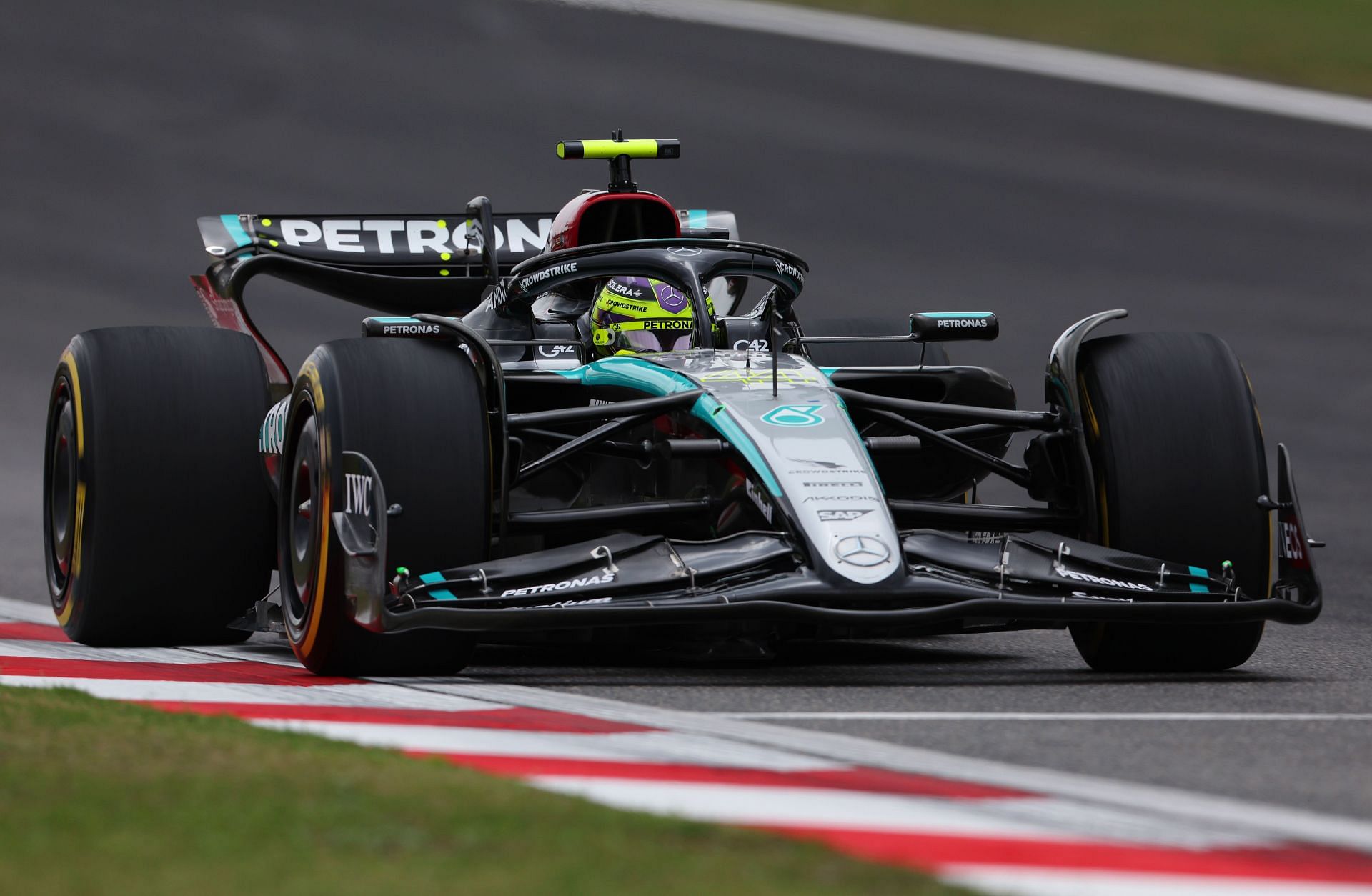 Lewis Hamilton in the Mercedes W15 during the 2024 F1 Chinese GP (Photo by Lintao Zhang/Getty Images )