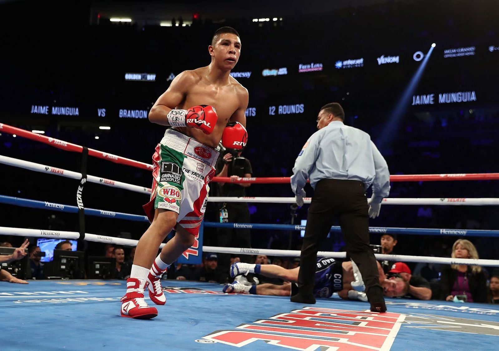 What is Jaime Munguia's Boxing Record?