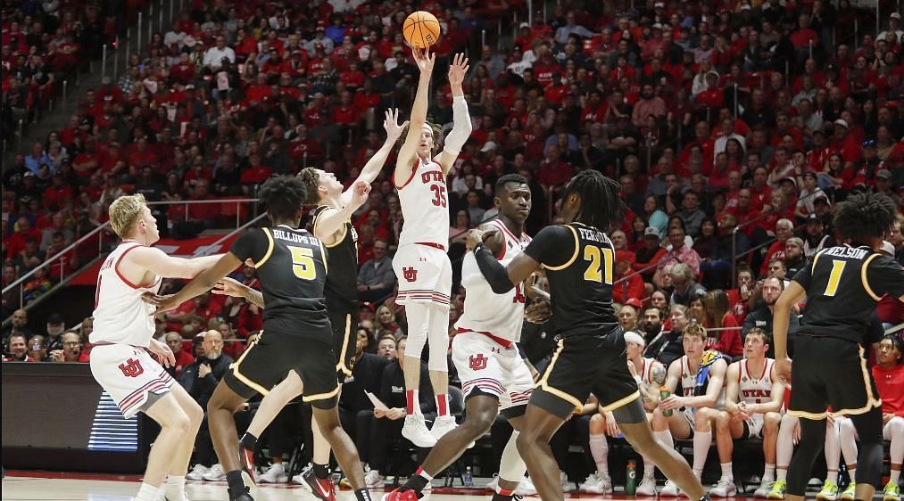 How many games are in college basketball?