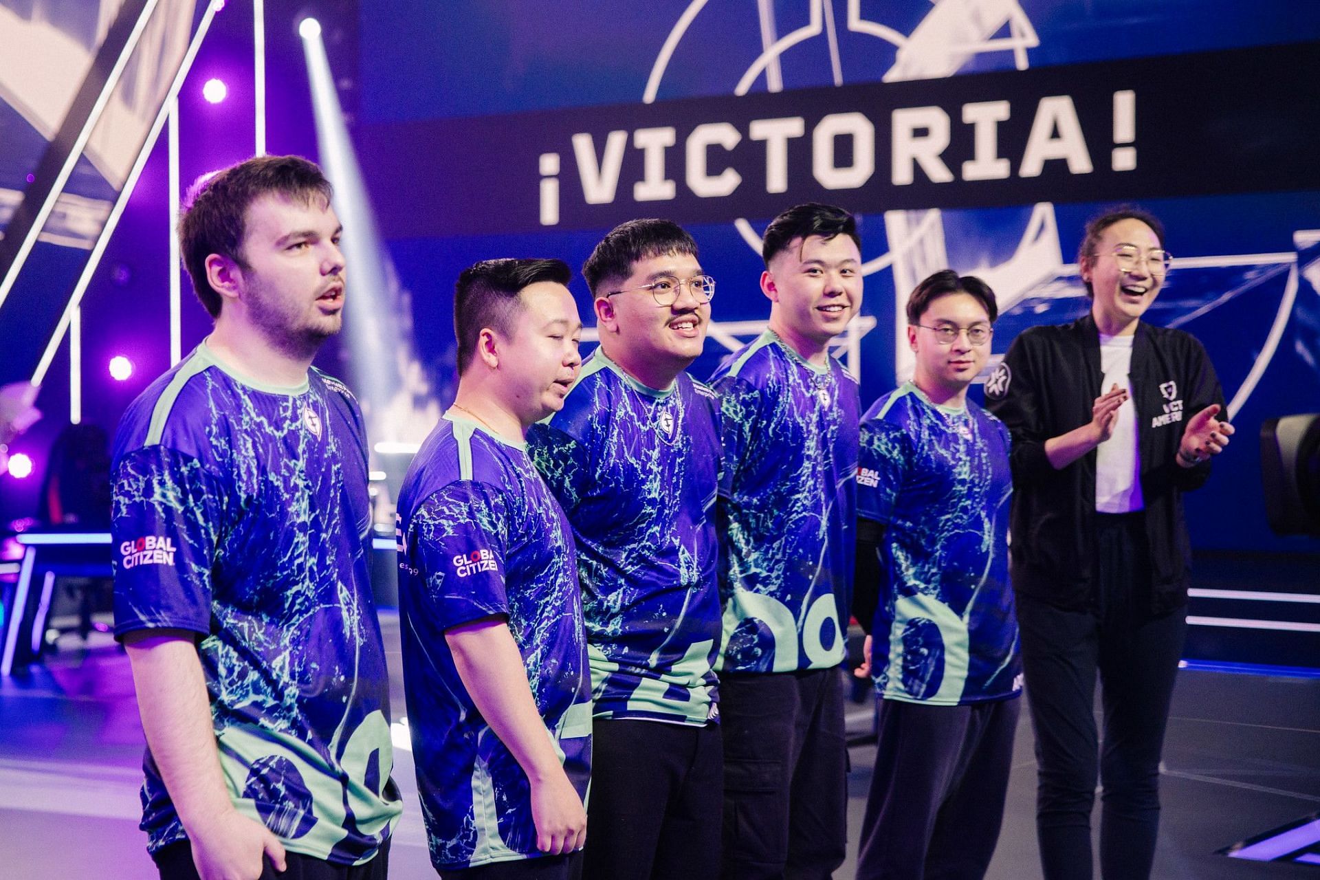 Derrek with his Evil Geniuses teammates and coach (Image via Riot Games)