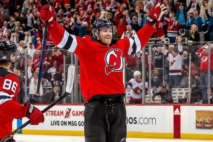 How tall is Dougie Hamilton? what is his other attributes.