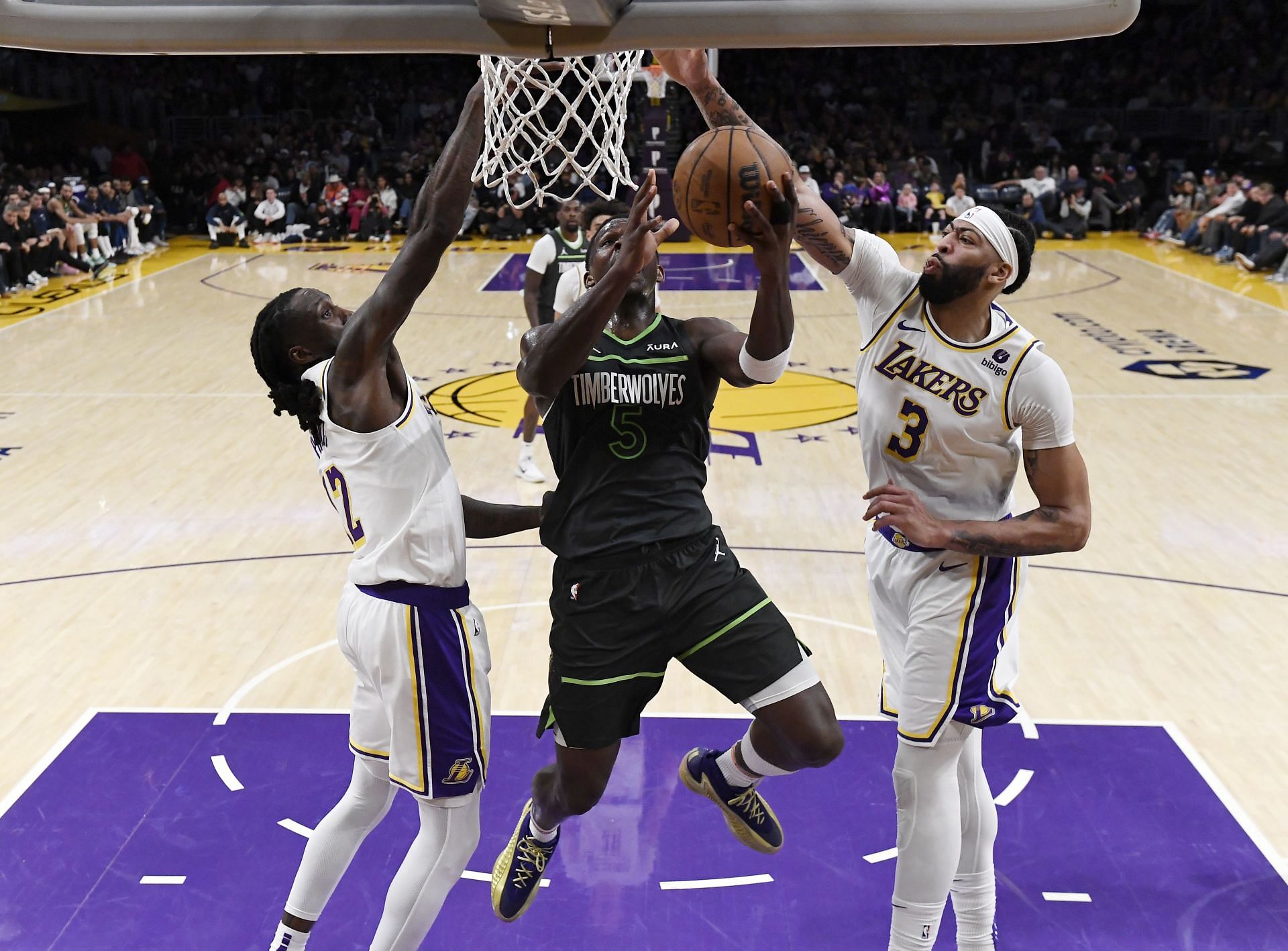 Anthony Davis leads Lakers defense.