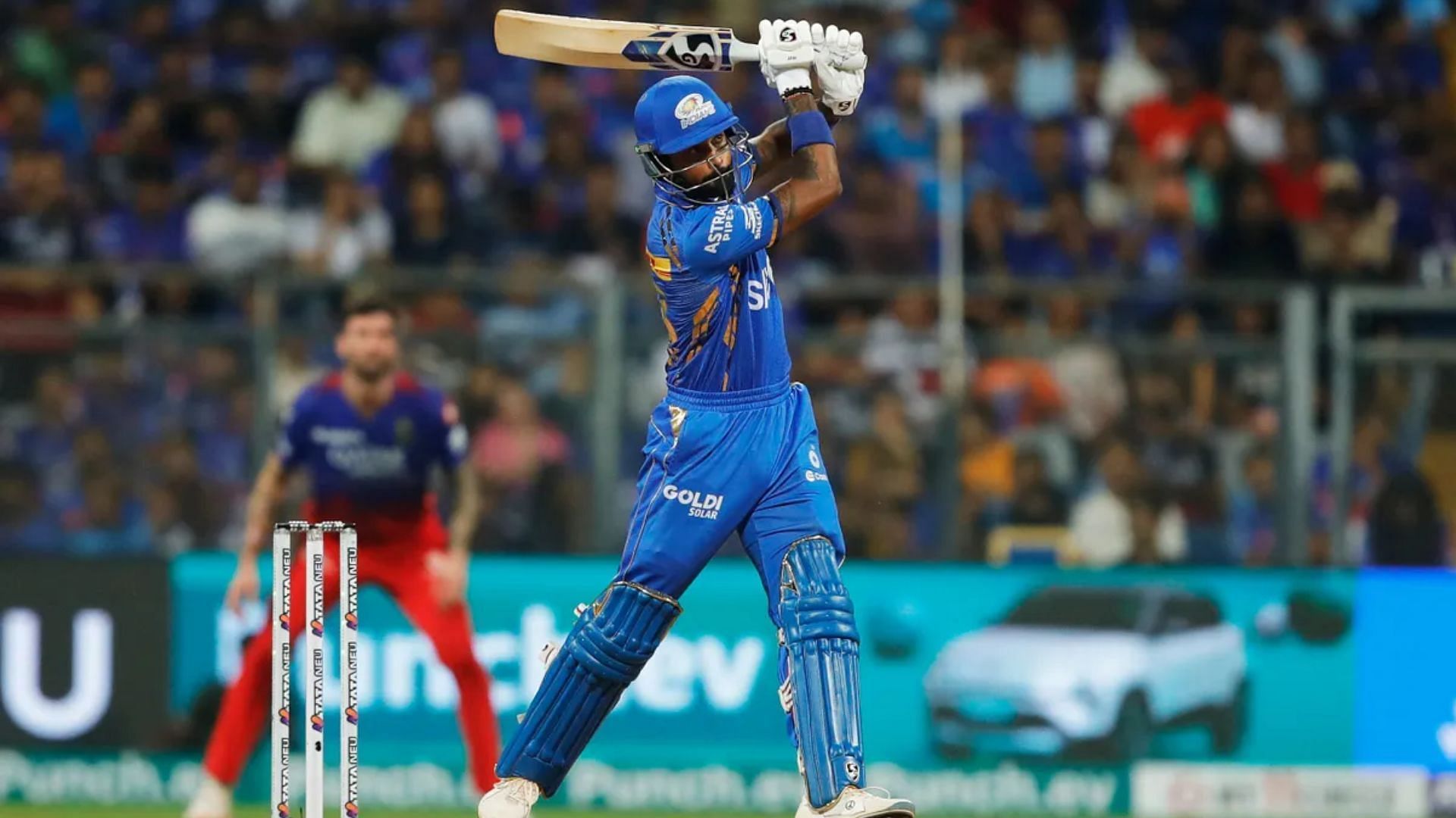 Hardik Pandya scored 21* off just 6 balls against RCB and took his team home.