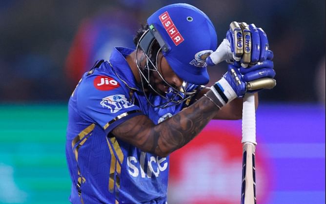 "There are different groups inside that changing room and something is not working" - Michael Clarke on MI's issues ahead of crucial LSG clash