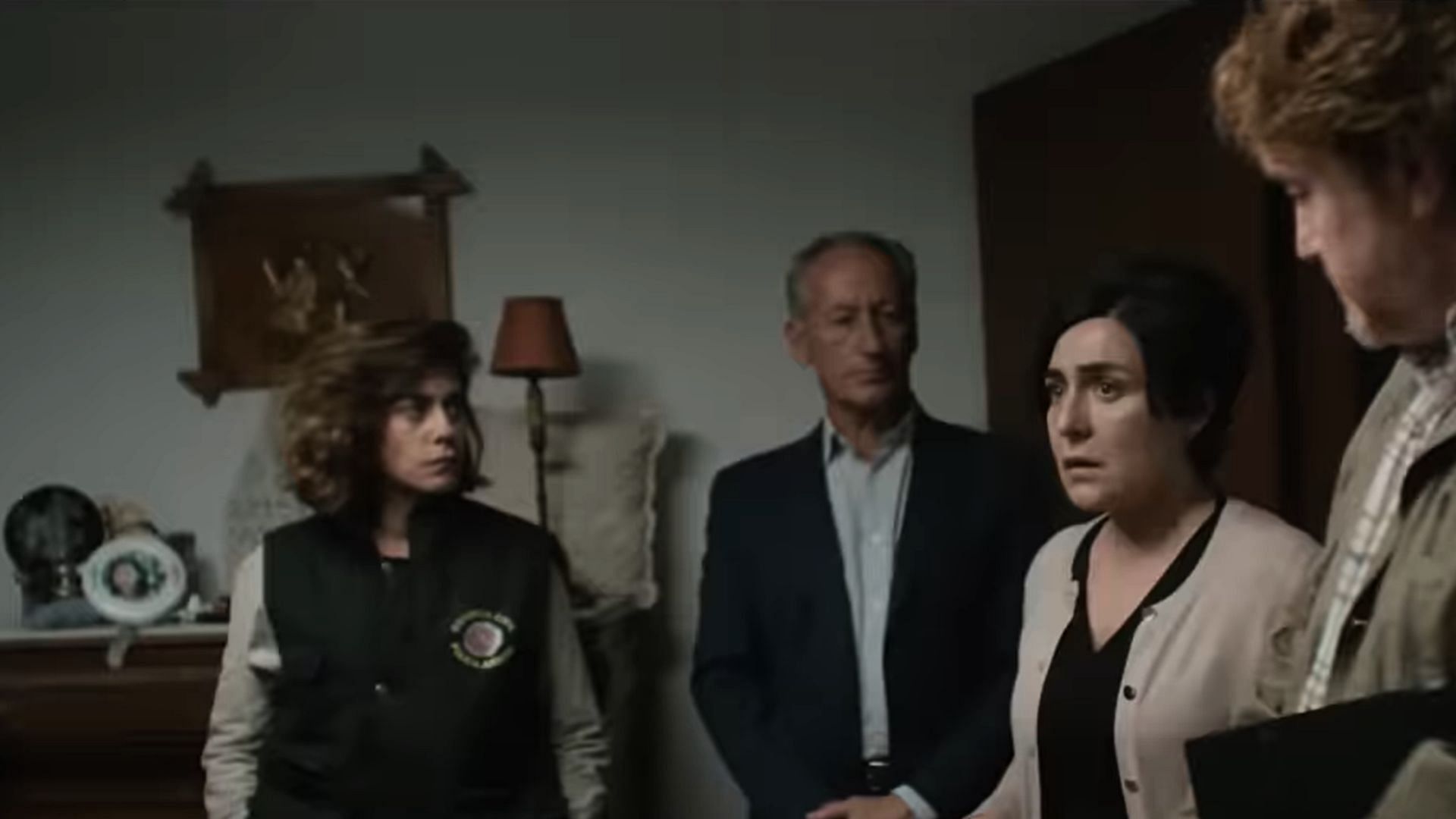 A scene showing the ongoing investigation (Image via Netflix)
