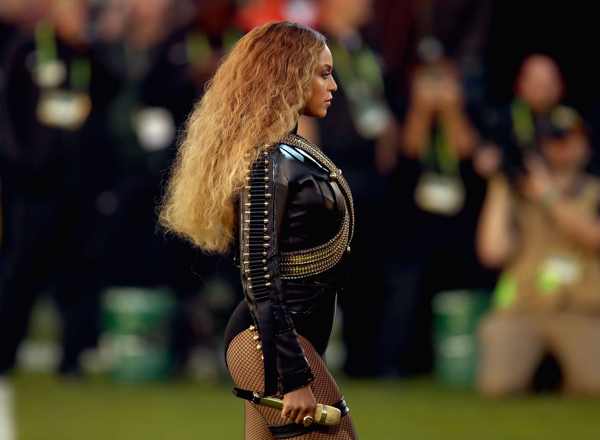 Beyonce at the Pepsi Super Bowl 50 Halftime Show (Image via Getty/Matt Cowan)