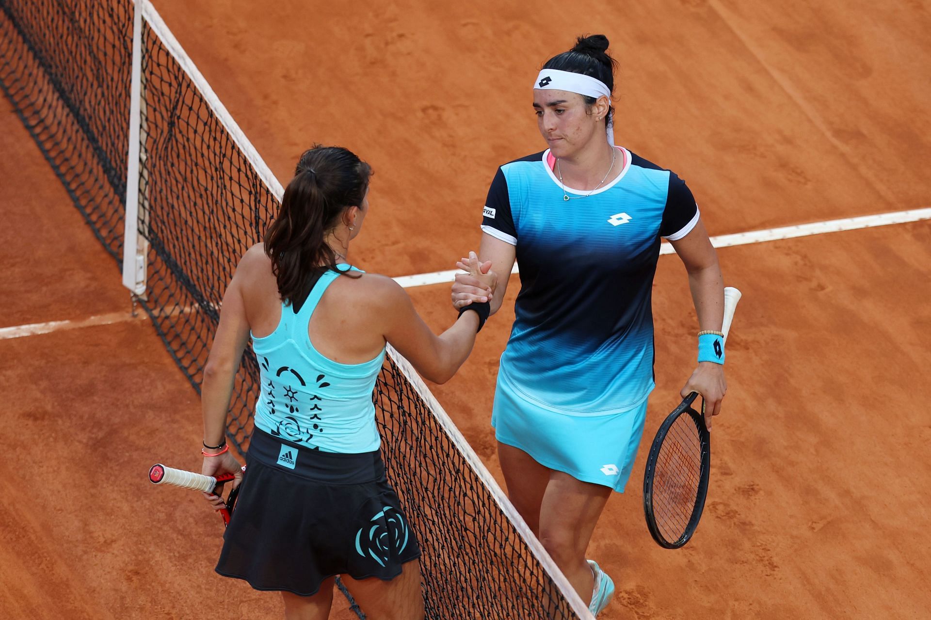 Kasatkina congratulates Jabeur after their match