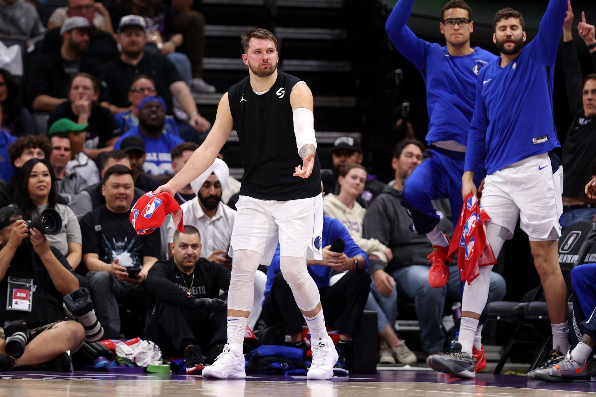 Dallas Mavericks v Sacramento Kings