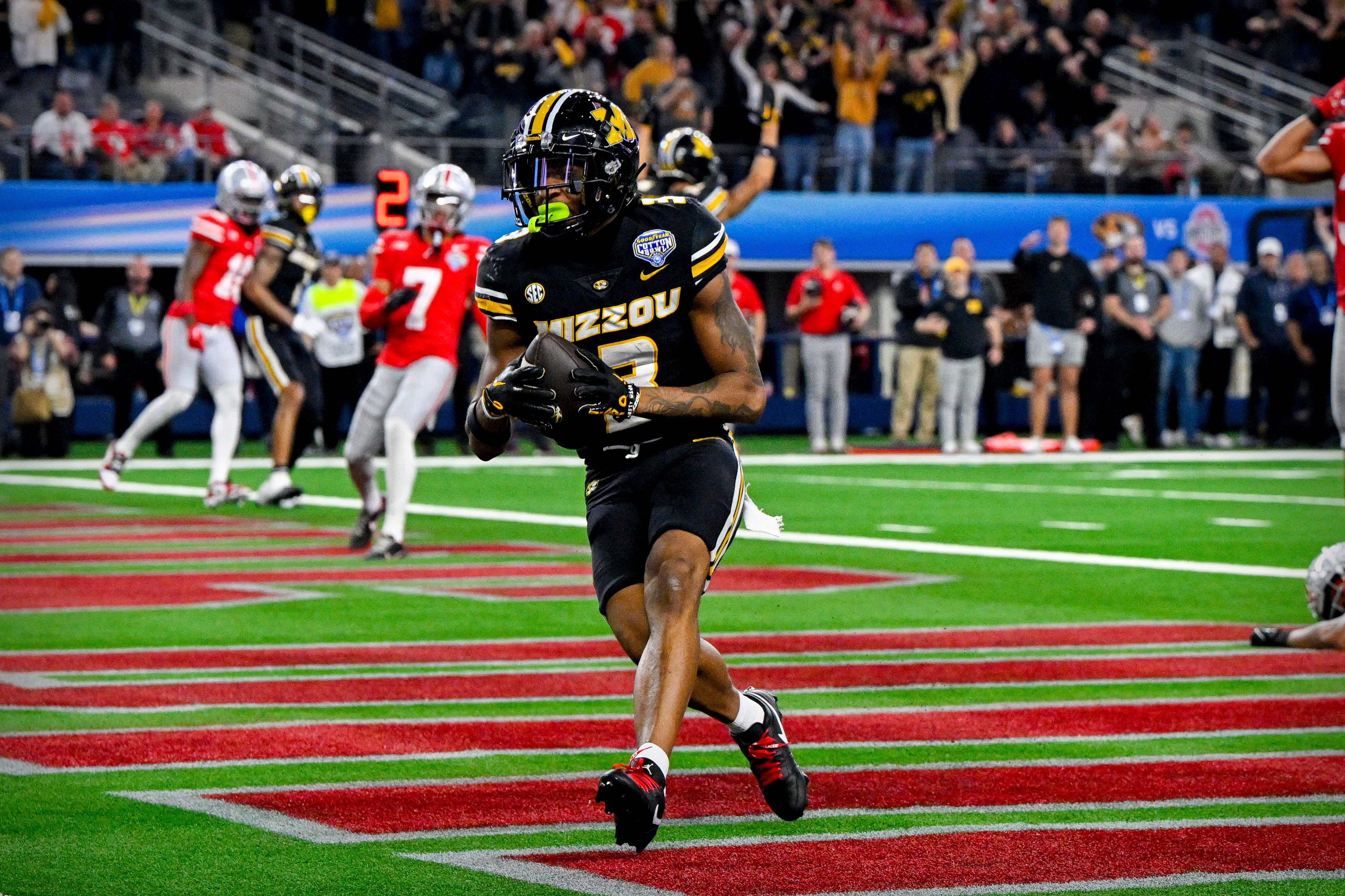 Missouri wide receiver #3 Luther Burden III