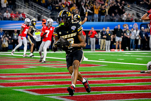 Missouri wide receiver #3 Luther Burden III