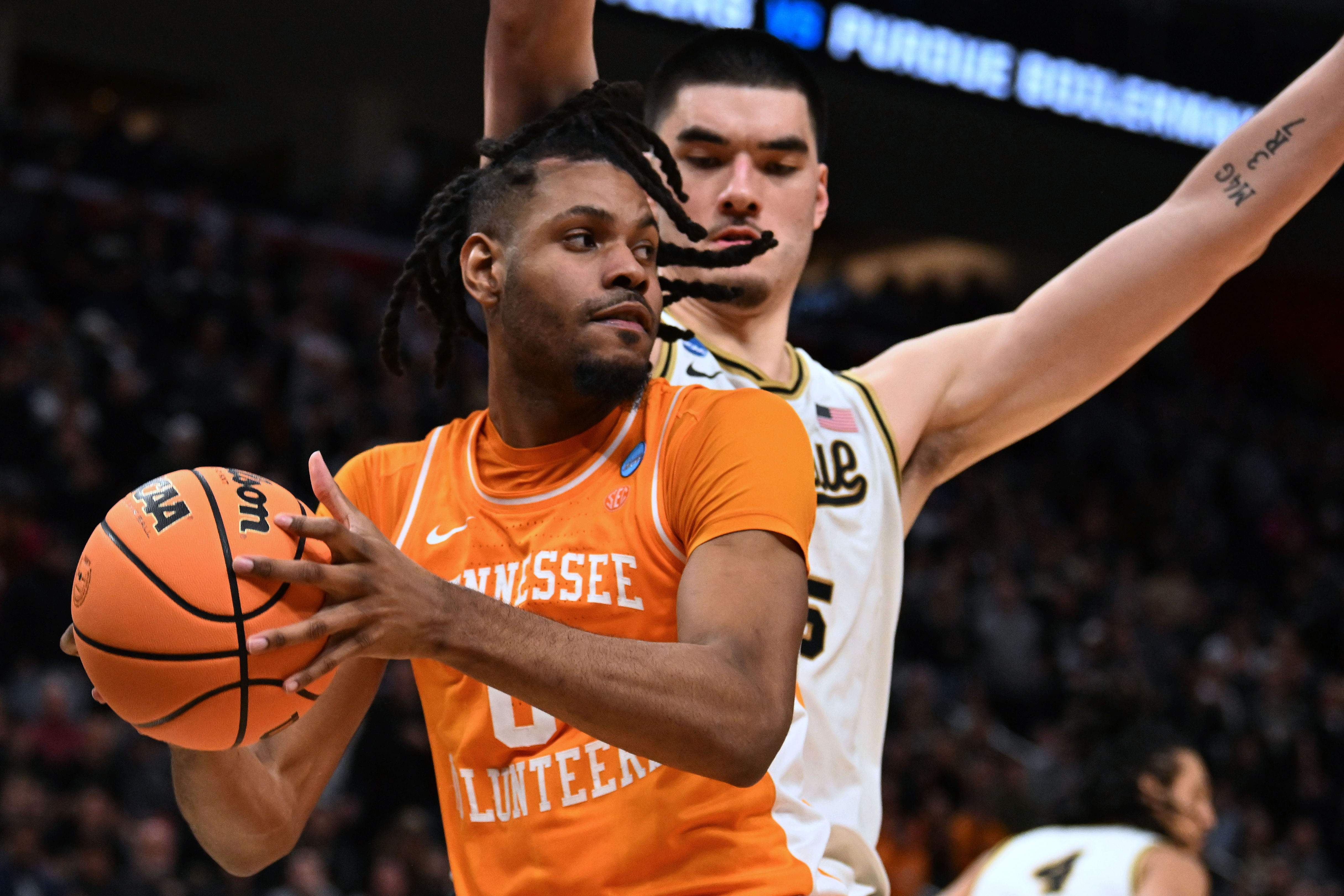 Tennessee transfer Jonas Aidoo could be an attractive transfer option for North Carolina and Hubert Davis.