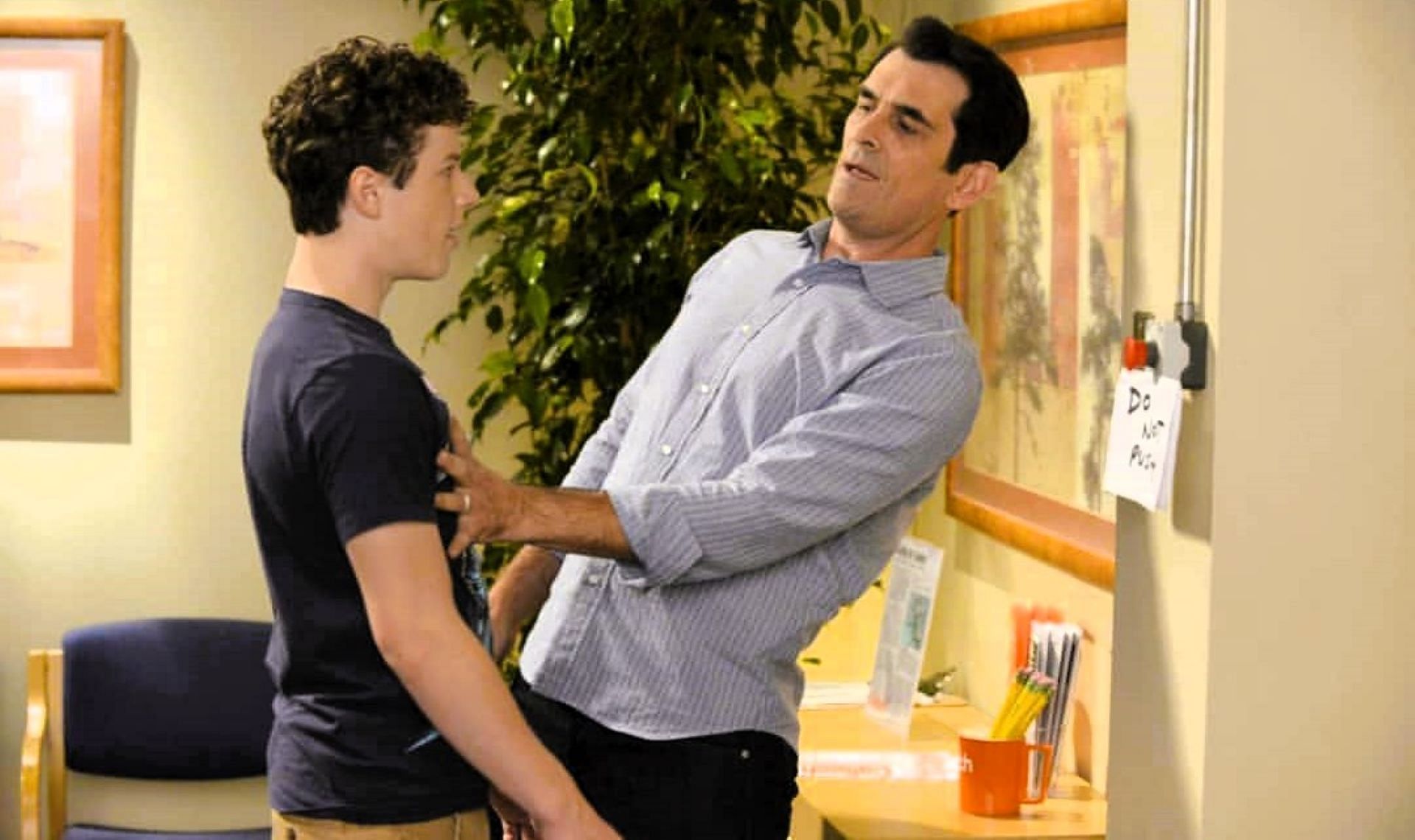 When it comes to teaching lessons, Phil knows what to do (Image via Instagram/Modern Family)