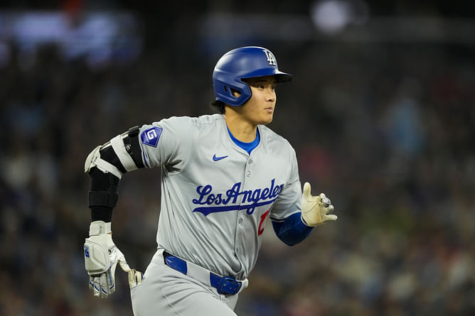 "Booing a guy because of a media faux pas is pretty classless" - Fans call out Blue Jays supporters for mocking Shohei Ohtani after free agency fiasco