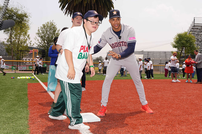 WATCH: Astros' Jeremy Pena makes dreams come true for kids with down syndrome at MLB Play Ball event in Mexico City