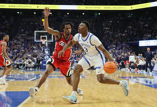 Kentucky forward Adou Thiero dribbles the ball.