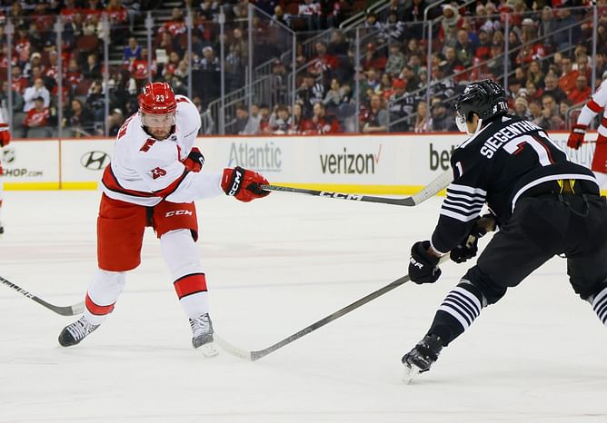 WATCH: Stefan Noesen and Kyle MacLean trade huge rights in first playoff fight