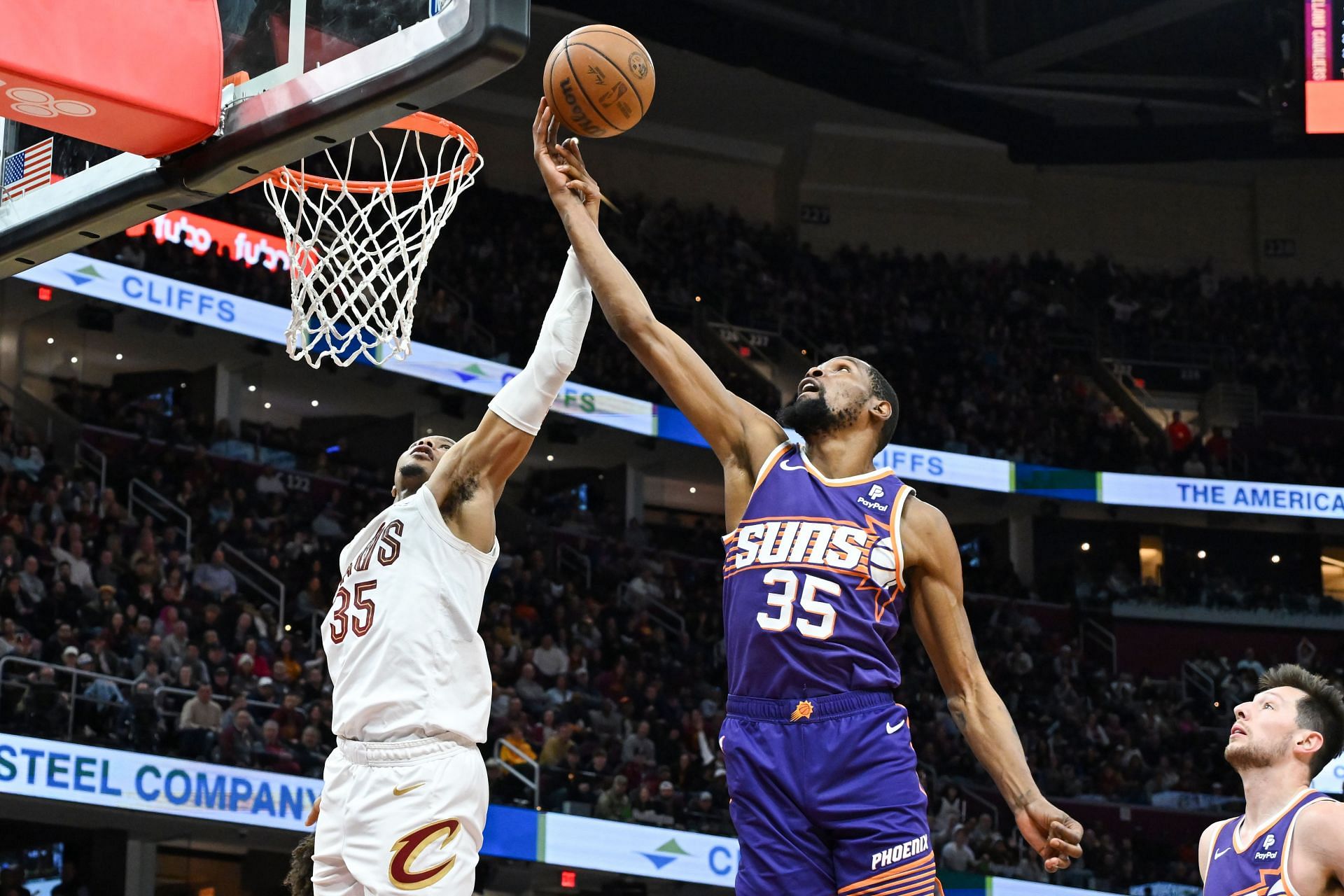 Phoenix Suns v Cleveland Cavaliers