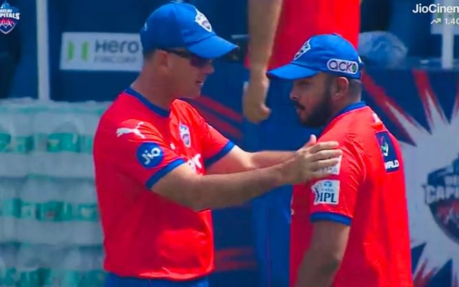 IPL 2024: दिल्ली कैपिटल्स के ड्रेसिंग रूम का गरमाया माहौल, पृथ्वी शॉ और रिकी पॉन्टिंग के बीच हुई तीखी बहस!