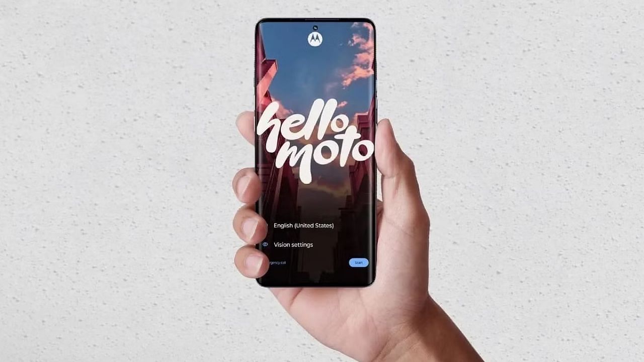Motorola Edge 50 Pro features a higher 144Hz refresh rate screen vs 120Hz on the Samsung Galaxy A55. (Image via Motorola)