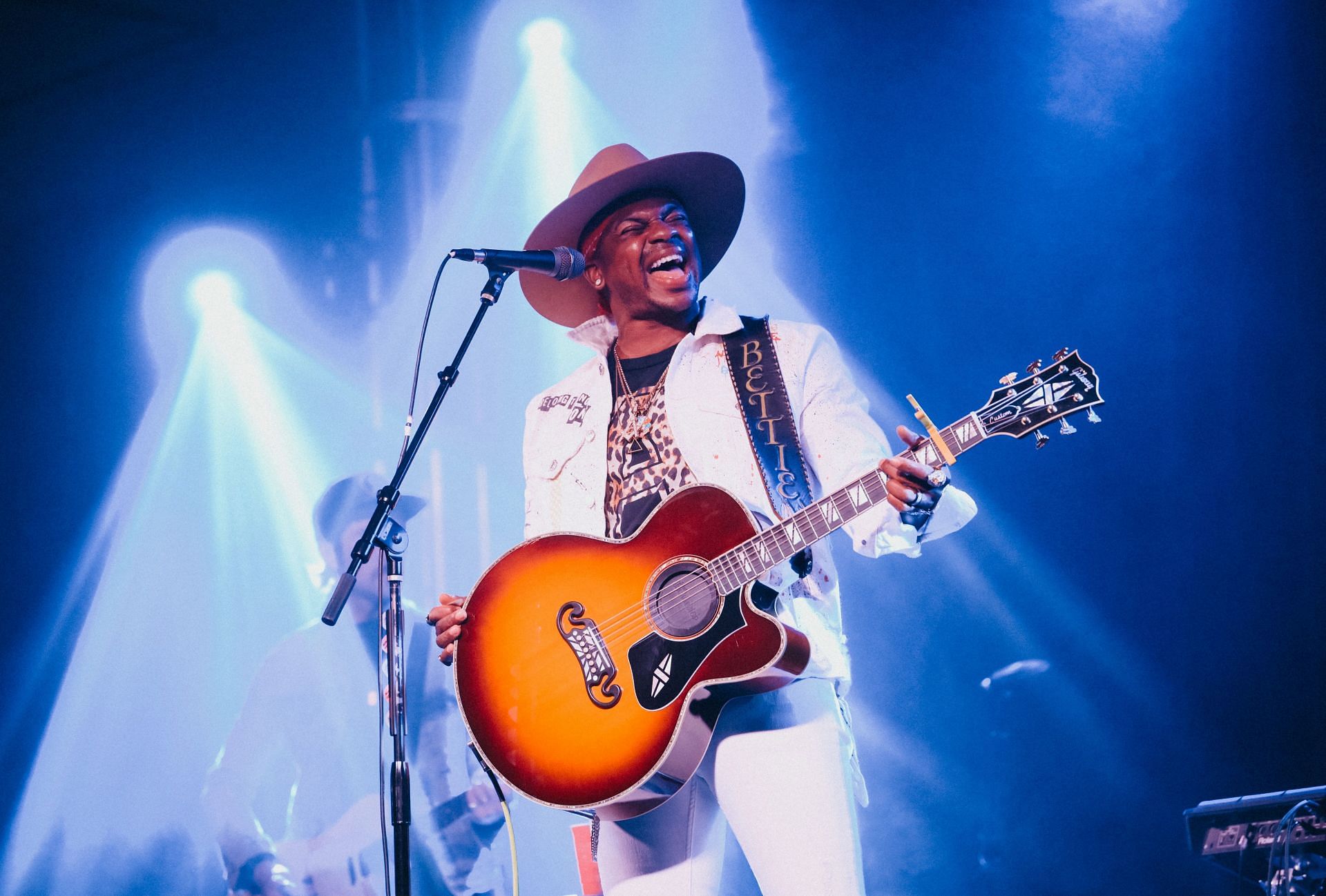 Dustin Lynch With Special Guests: Jimmie Allen And LOCASH Live Stream Concert (Image via Getty/Jason Kempin)