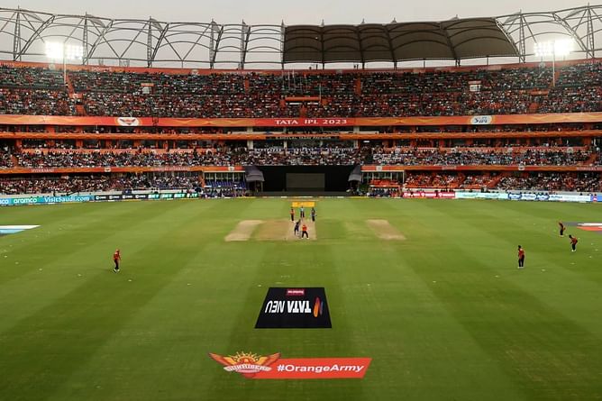 SRH vs CSK मैच से पहले हैदराबाद स्टेडियम की काटी गई बिजली, बिल नहीं भरने की वजह से की गई कार्रवाई