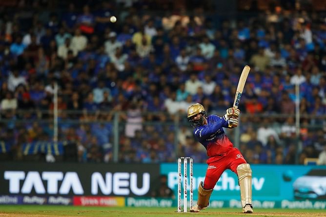 [WATCH] Dinesh Karthik's blitzkrieg helps RCB surge to 196/8 against MI in IPL 2024 match