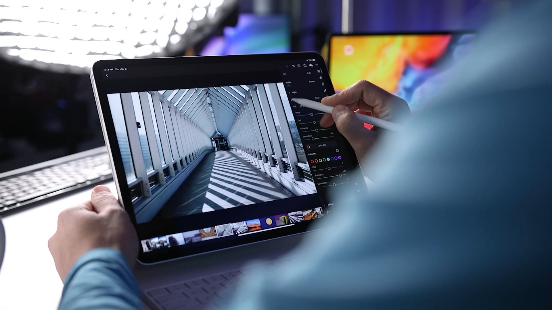 M2 iPad Pro running video editing (Image via Tech Gear Talk/YouTube)