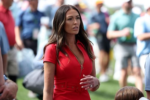 Paulina Gretzky drew eyes with stunning red dress