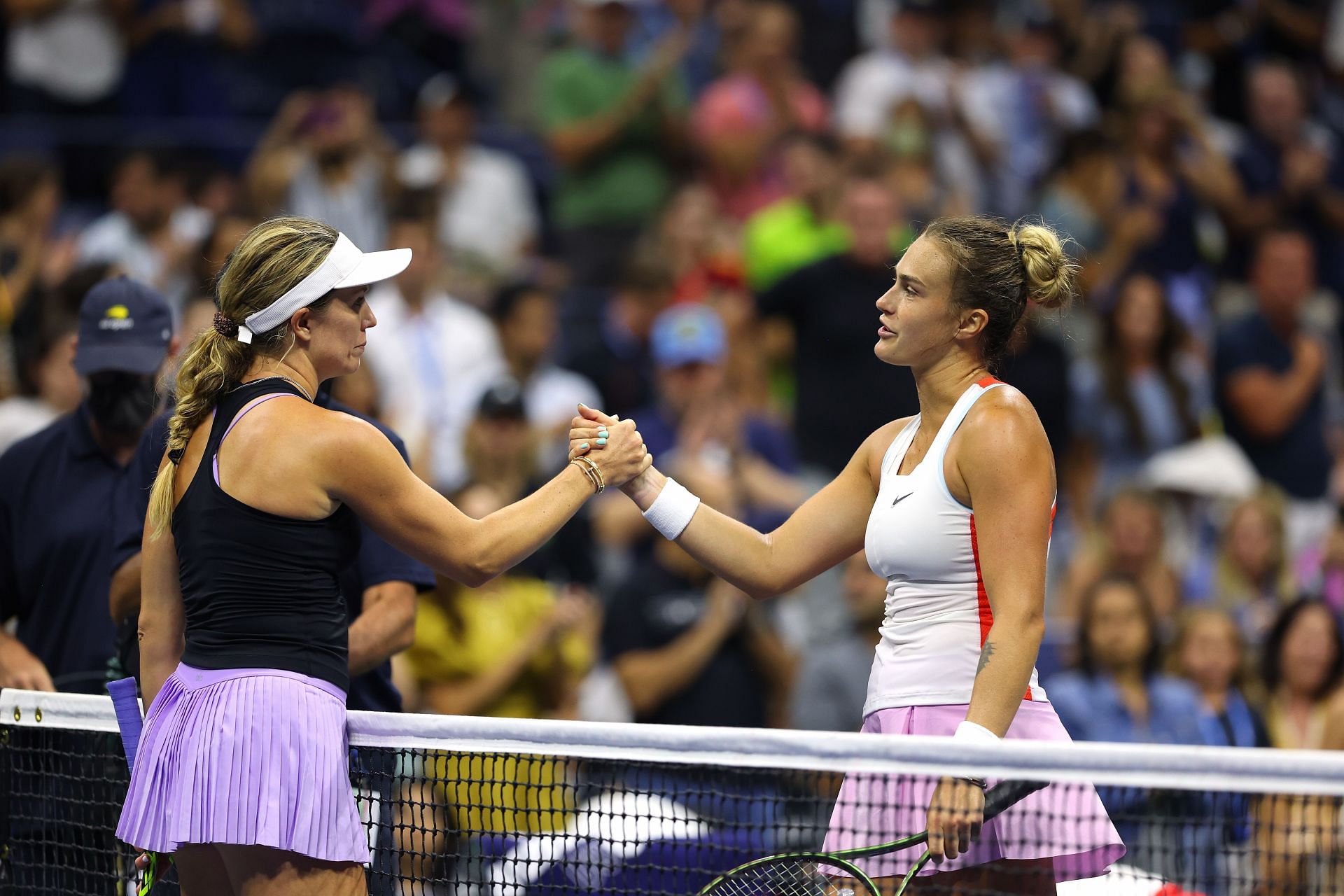 Danielle Collins (L) and Aryna Sabalenka (R) at the 2022 US Open