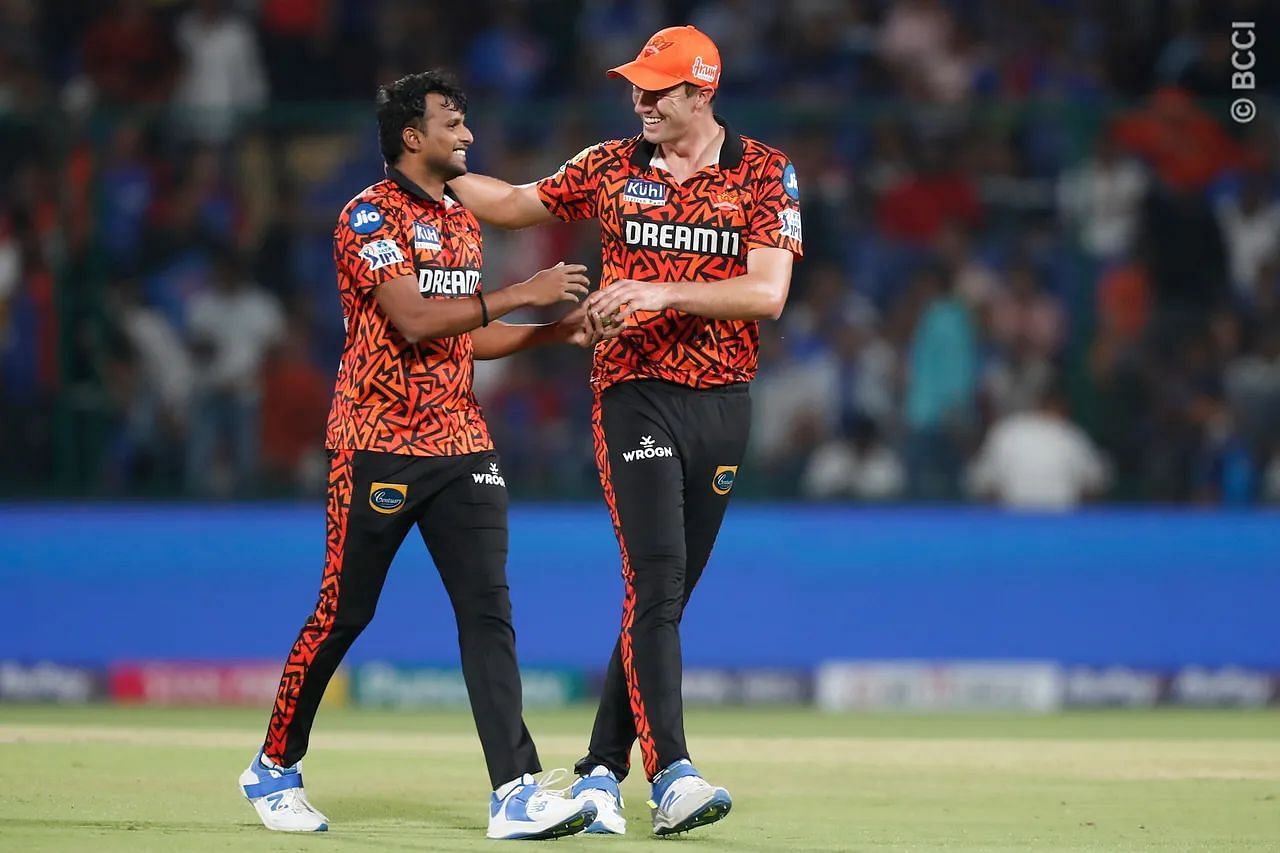 The ever-smiling Cummins having a chat with T Natarajan. [IPL]