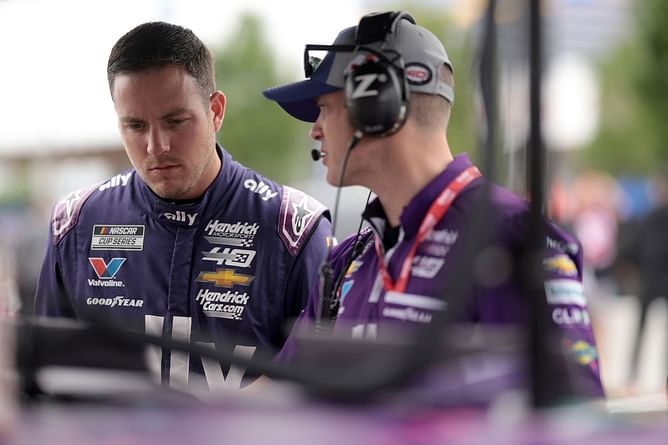 NASCAR analyst on Alex Bowman's pressure-free zone amid HMS teammates' success - "People defend him like a 5x Daytona 500 champ"