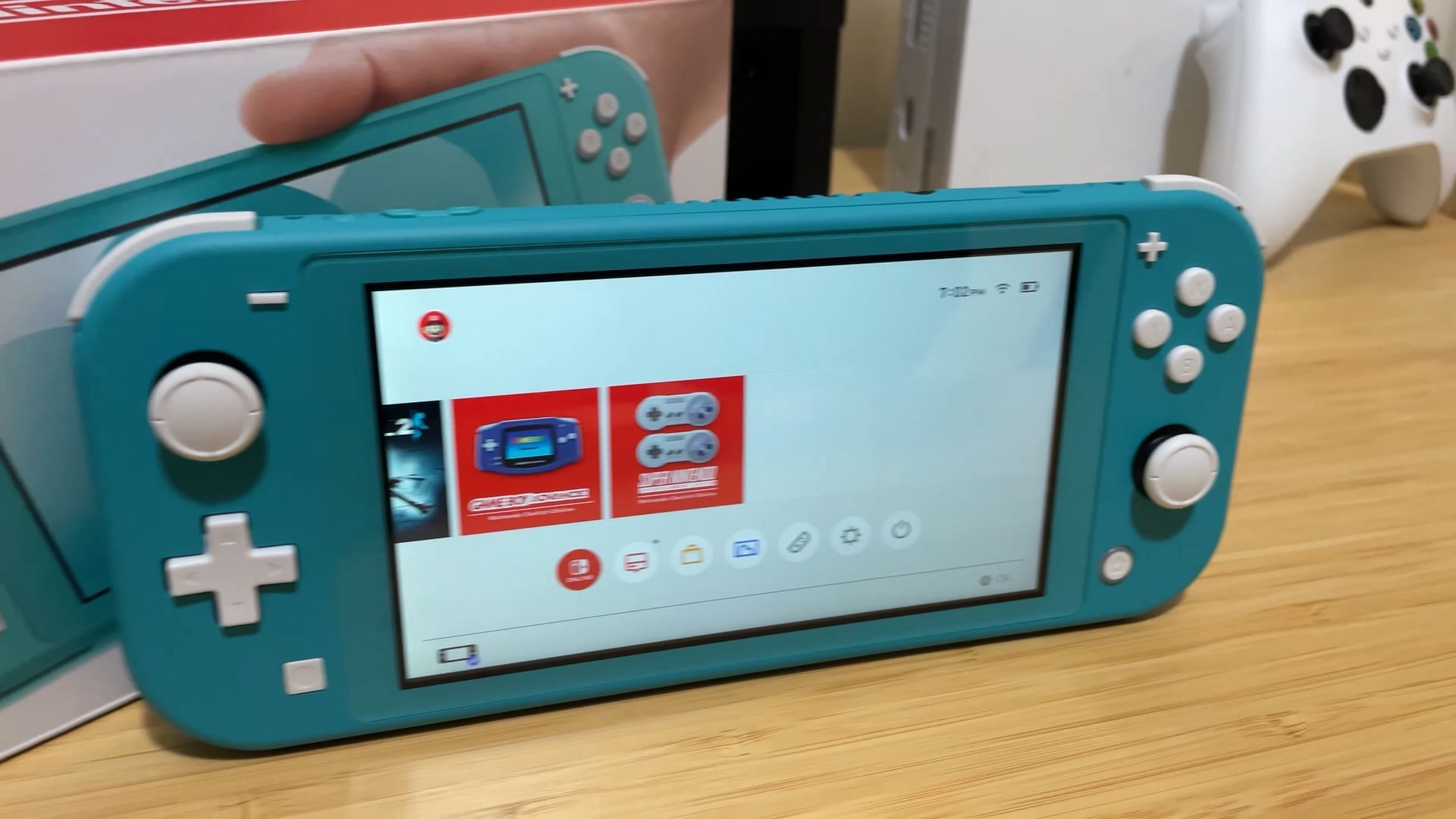 The Nintendo Switch Lite (Image via Manny Rataul/YouTube)