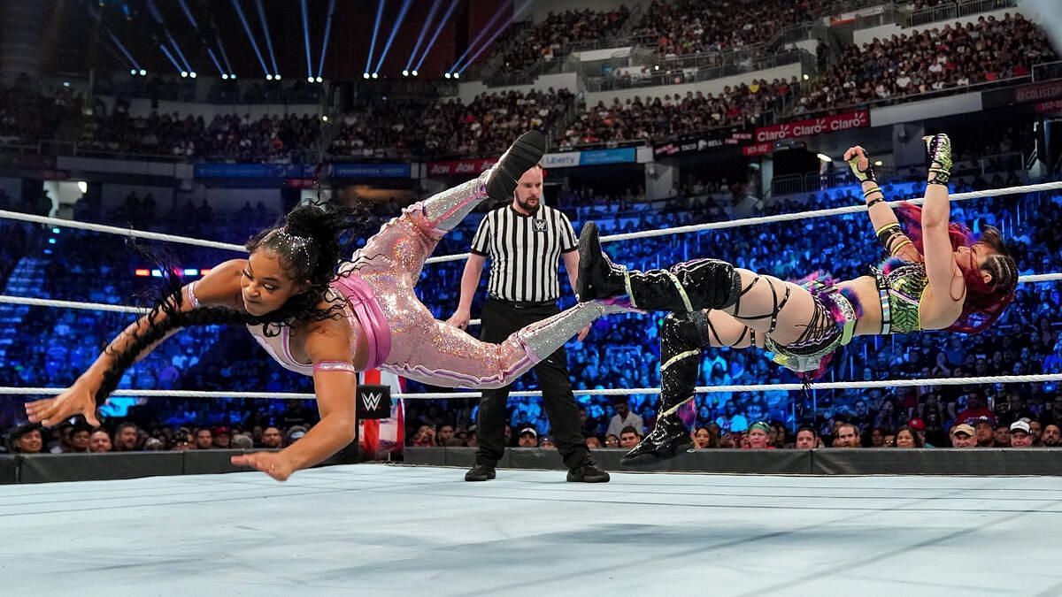 Bianca Belair vs. IYO SKY -- Raw Women&#039;s Championship Match: photos | WWE