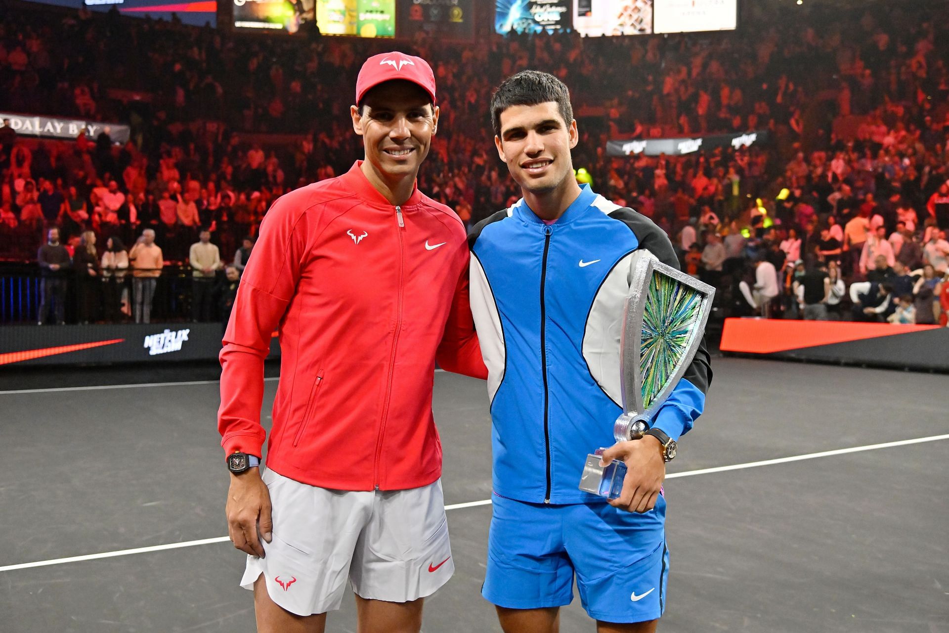 Rafael Nadal (L) and Carlos Alcaraz (R) at The Netflix Slam