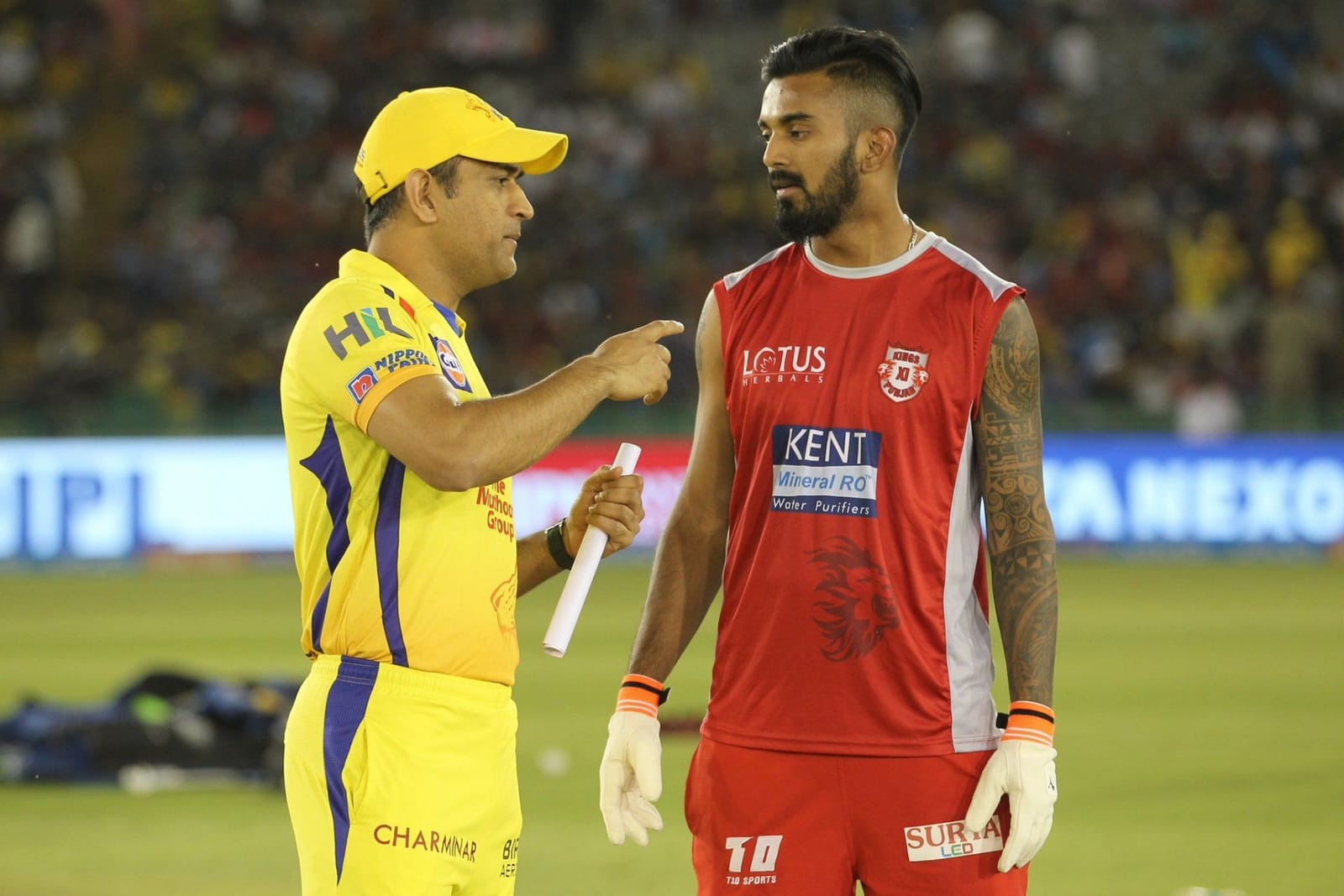 [Watch] KL Rahul takes his cap off before shaking hands with MS Dhoni