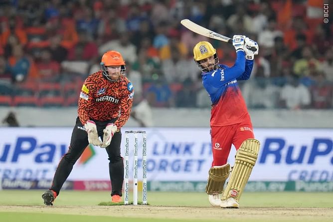 [Watch] Rajat Patidar takes a smooth catch beyond the boundary off Virat Kohli's six during SRH vs RCB IPL 2024 catch
