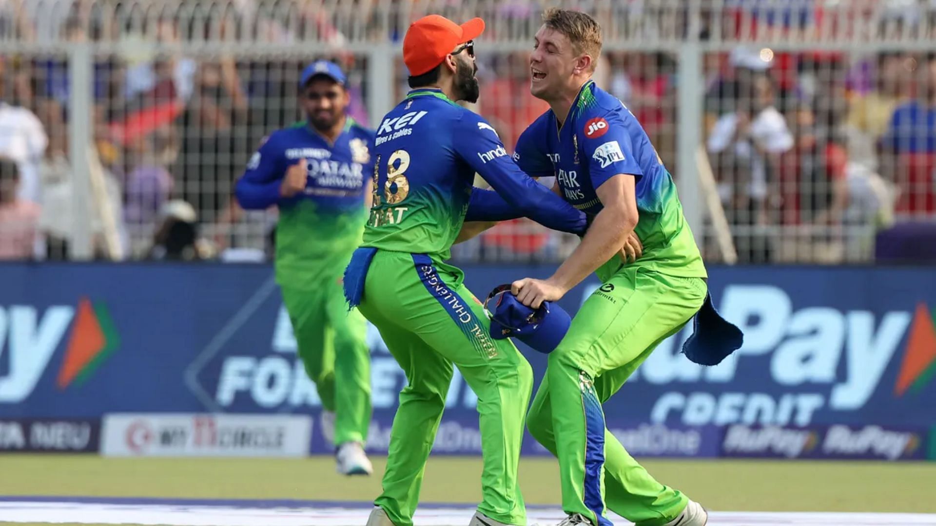 Virat Kohli and Cameron Green celebrating Green