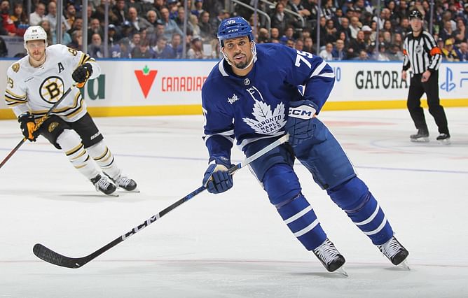 Watch: Ryan Reaves takes down Tanner Jeannot in spirited heavyweight bout