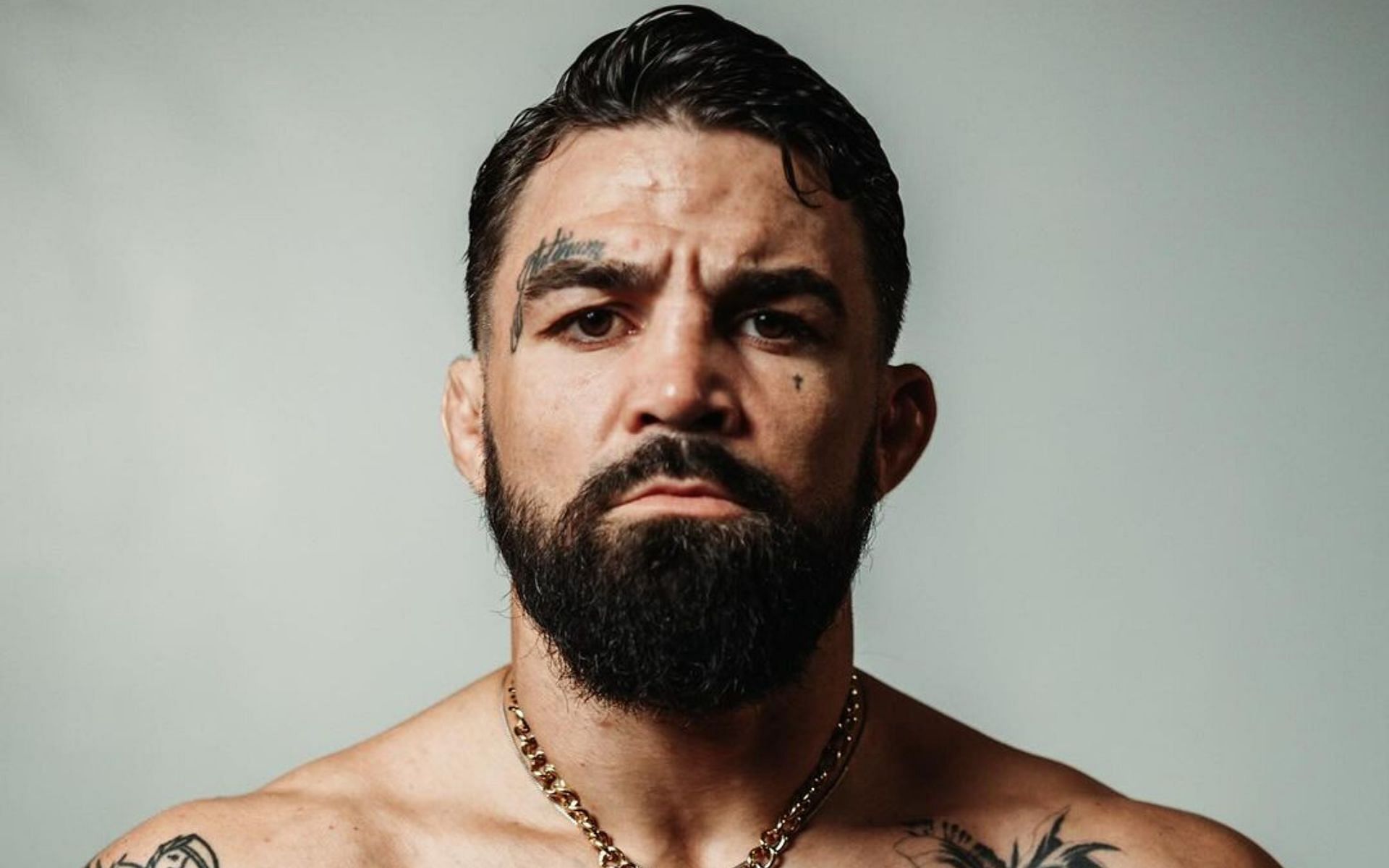  Mike Perry is getting a substantial amount for KnuckleMania IV [Image via: @platinummikeperry on Instagram]