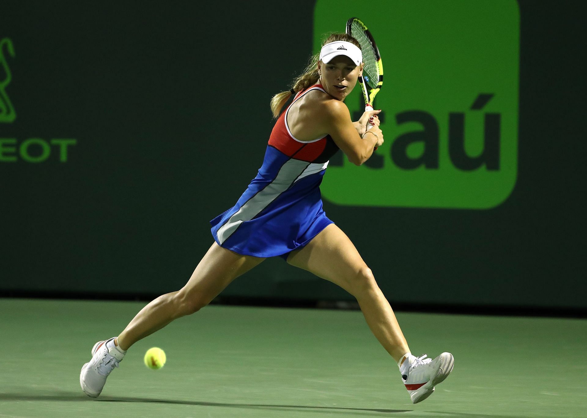 Caroline Wozniacki playing against Monica Puig at the 2018 Miami Open 2018