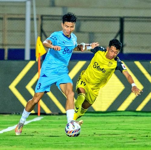 Mumbai City's Valpuia grappling with Hyderabad FC's Makan Chothe on Monday. [ISL]