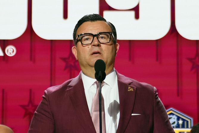 Coyotes owner Alex Meruelo opens up on franchise's controversial Glendale eviction