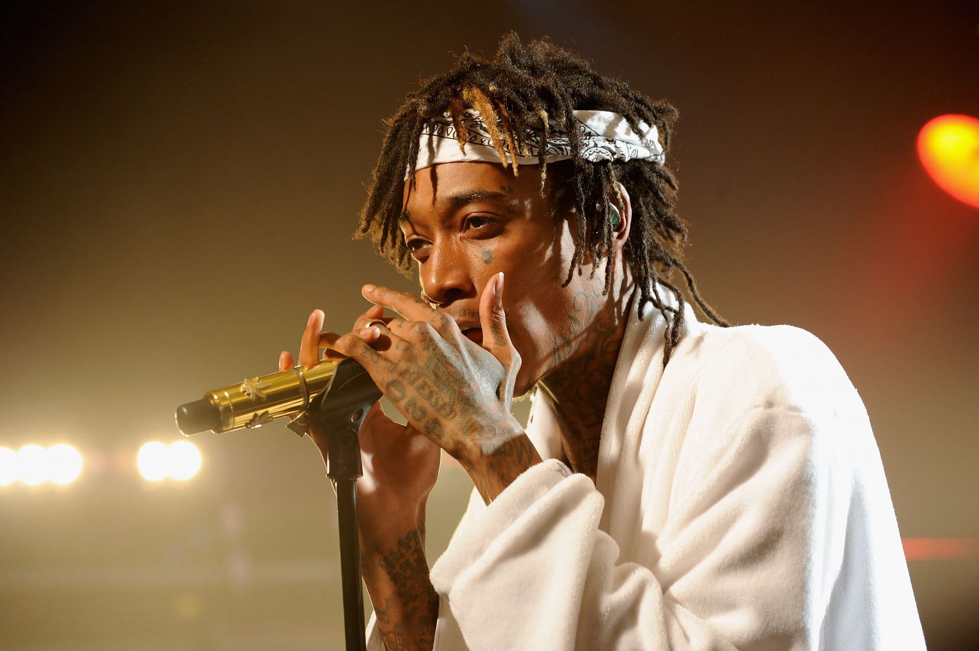 Wiz Khalifa pays tribute to late hip-hop artists(Image via Getty/Bryan Bedder)