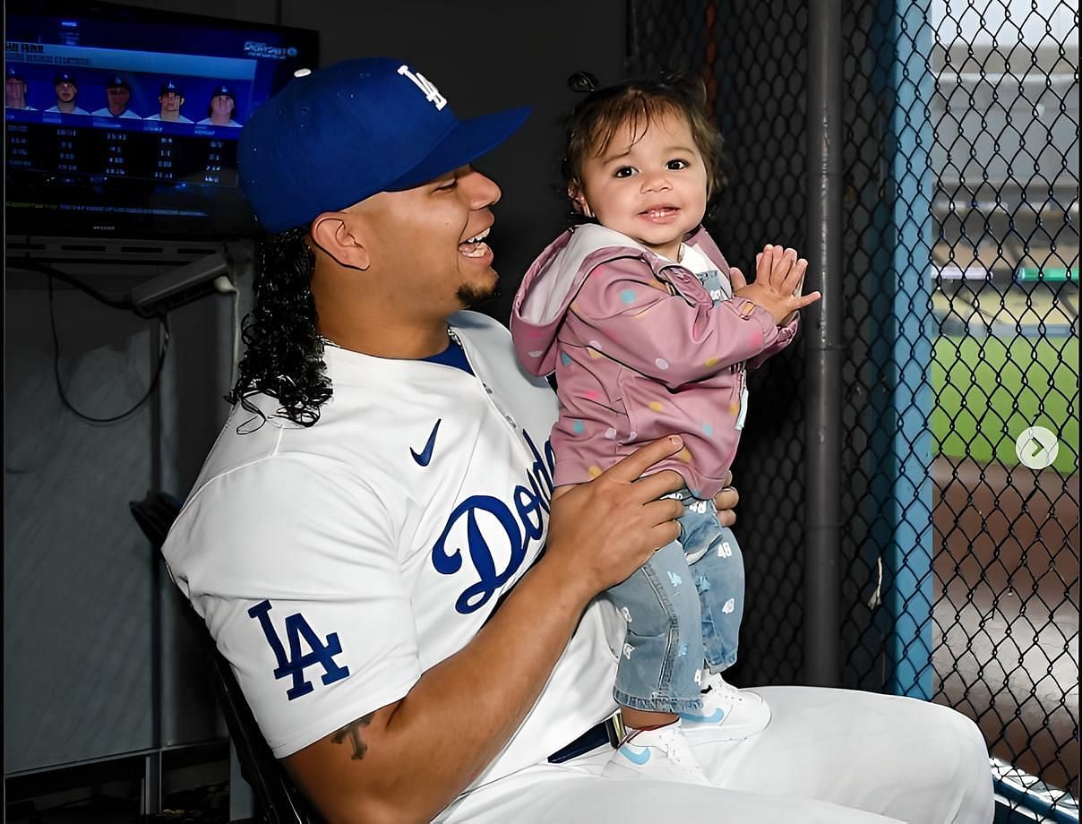 WATCH: Brusdar Graterol makes most of rainy day with daughter Aria at Dodger Stadium