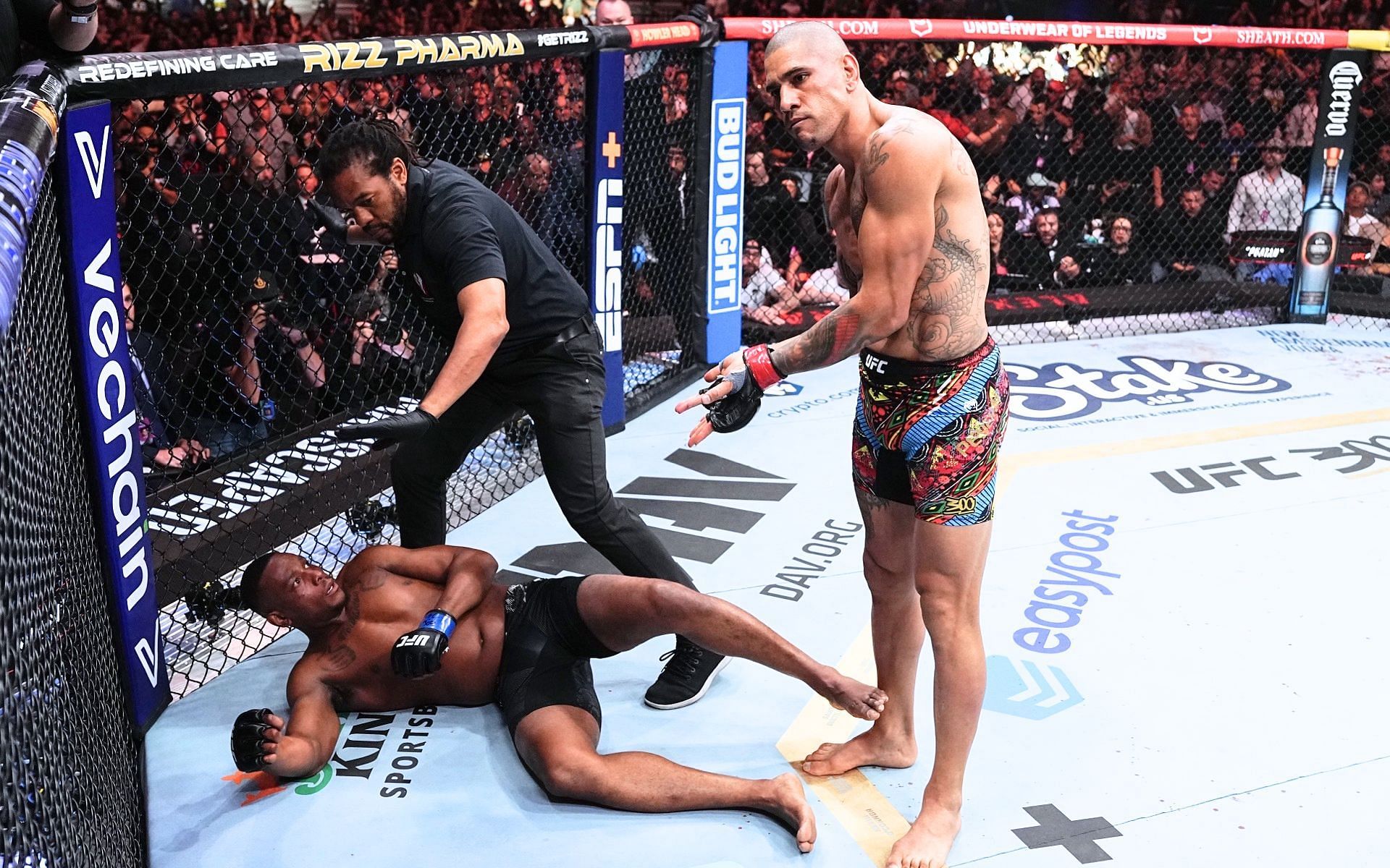 Alex Pereira (right) explains his viral celebration after knocking out Jamahal Hill (left) at UFC 300 [Image Courtesy: @GettyImages]